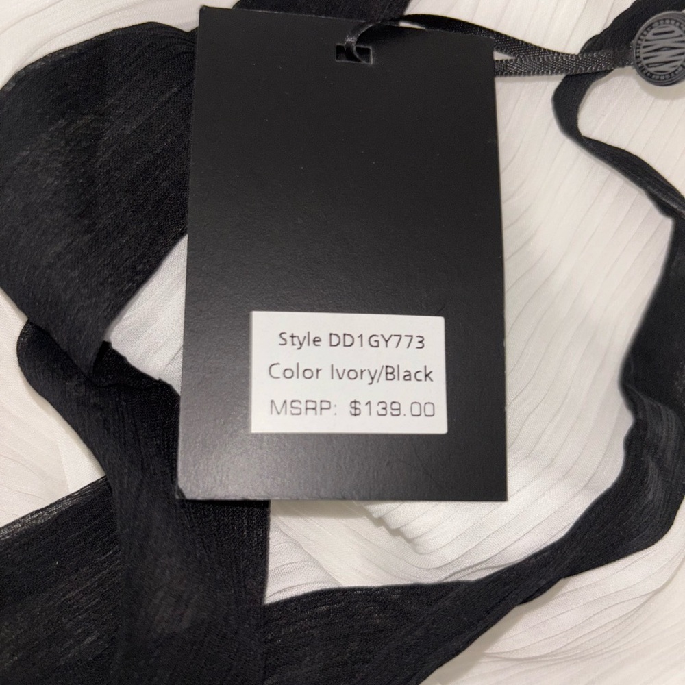 NWT. Knee length stunning dkny dress.